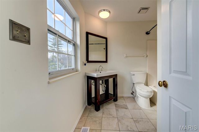 1408 Whispering Creek Drive, Ballwin, MO 63021