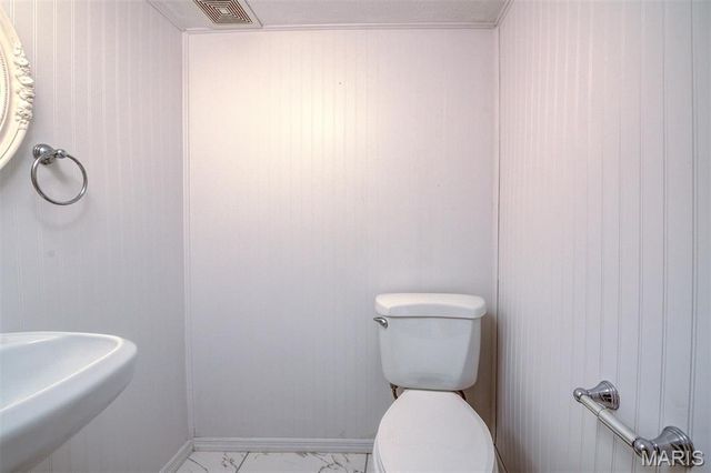 1408 Whispering Creek Drive, Ballwin, MO 63021