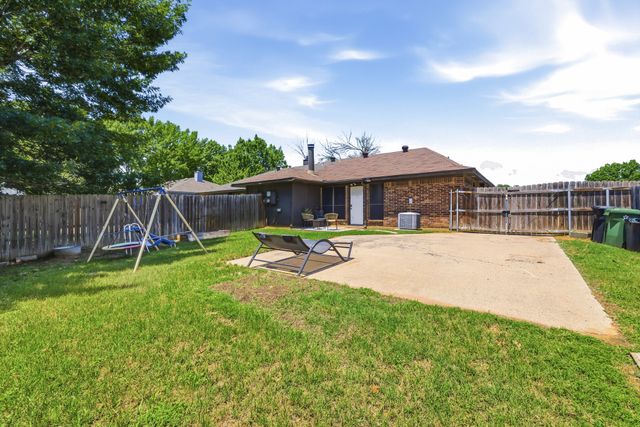 2420 Oakmont Drive, Bedford, TX 76022