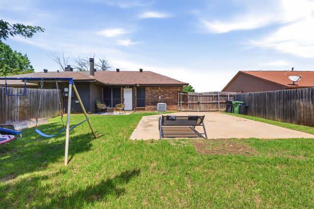2420 Oakmont Drive, Bedford, TX 76022