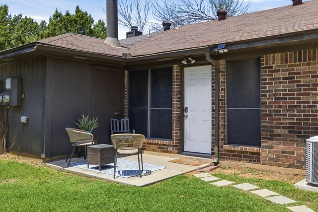 2420 Oakmont Drive, Bedford, TX 76022