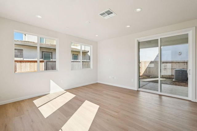 3960 Aura Way, Rancho Cordova, CA 95742