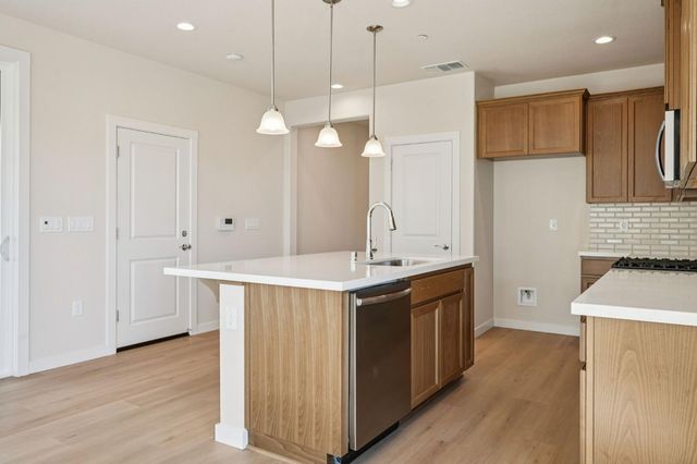 3960 Aura Way, Rancho Cordova, CA 95742