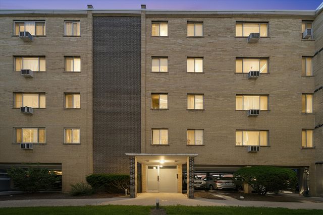 7320 N Rogers Avenue 210, Chicago, IL 60626