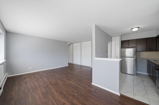 7320 N Rogers Avenue 210, Chicago, IL 60626