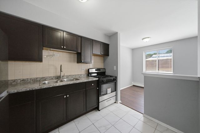 7320 N Rogers Avenue 210, Chicago, IL 60626