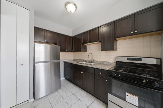 7320 N Rogers Avenue 210, Chicago, IL 60626