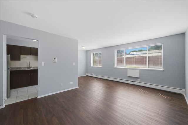 7320 N Rogers Avenue 210, Chicago, IL 60626