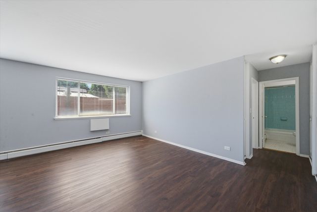 7320 N Rogers Avenue 210, Chicago, IL 60626