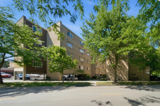 7320 N Rogers Avenue 210, Chicago, IL 60626