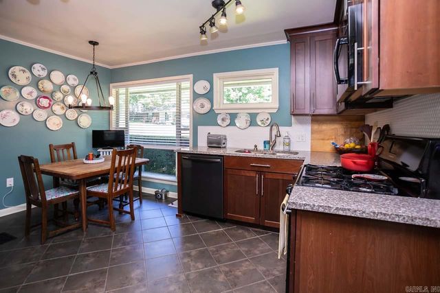 1318 Pine Valley Rd, Little Rock, AR 72207
