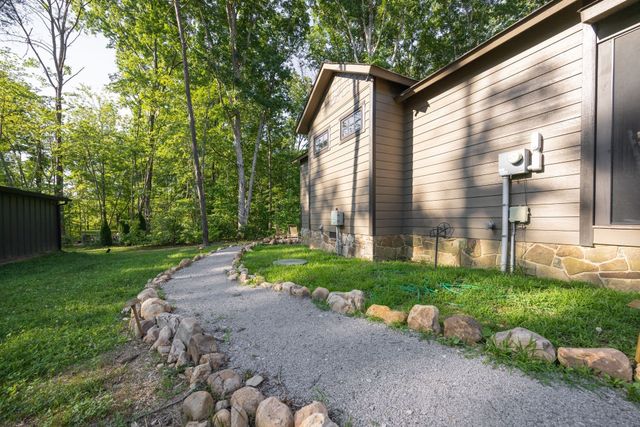 292 Waters Edge Way, Tracy City, TN 37387