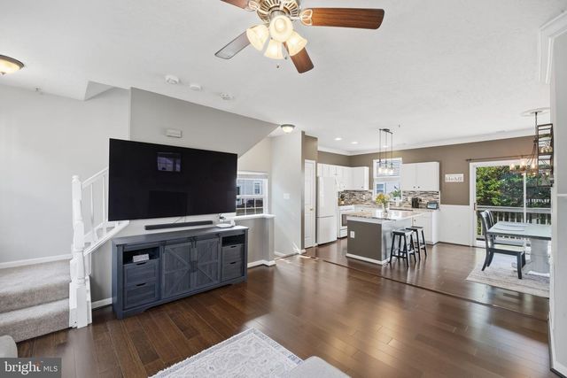 21785 DRAGONS GREEN SQ, Ashburn, VA 20147