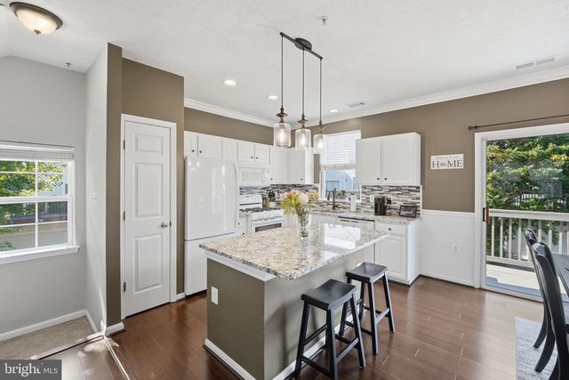 21785 DRAGONS GREEN SQ, Ashburn, VA 20147