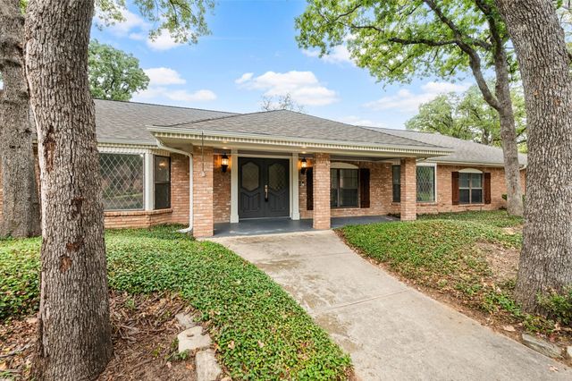 2 Lake Forest Drive, Trophy Club, TX 76262