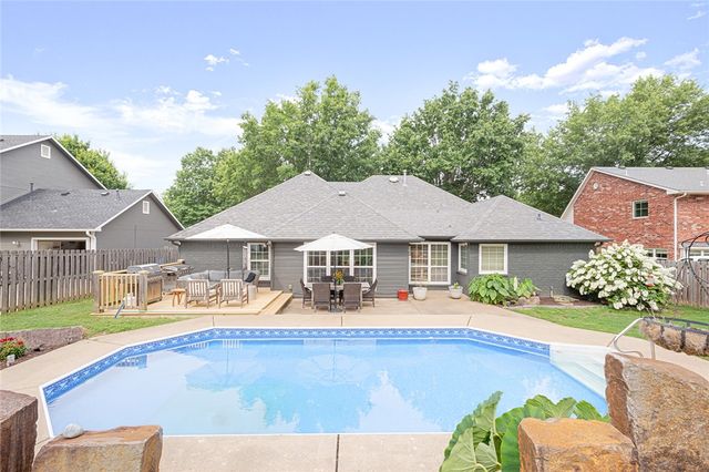 1642 N Charlee Avenue, Fayetteville, AR 72703