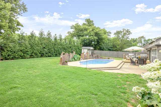 1642 N Charlee Avenue, Fayetteville, AR 72703