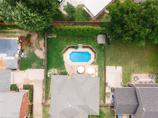 1642 N Charlee Avenue, Fayetteville, AR 72703