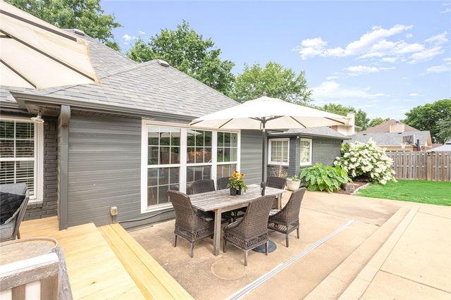 1642 N Charlee Avenue, Fayetteville, AR 72703