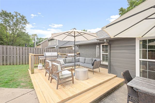 1642 N Charlee Avenue, Fayetteville, AR 72703