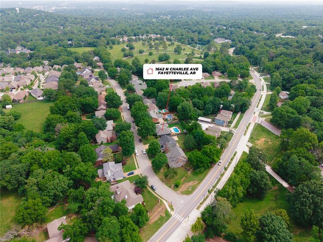 1642 N Charlee Avenue, Fayetteville, AR 72703