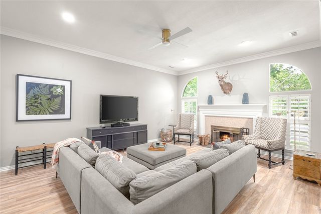 1642 N Charlee Avenue, Fayetteville, AR 72703