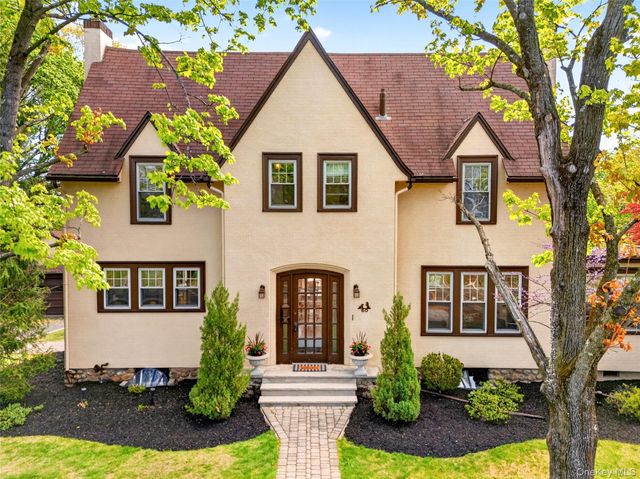 60 Old Middletown Road, Pearl River, NY 10965