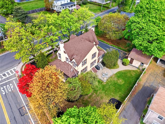 60 Old Middletown Road, Pearl River, NY 10965