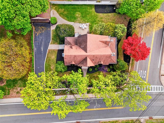 60 Old Middletown Road, Pearl River, NY 10965