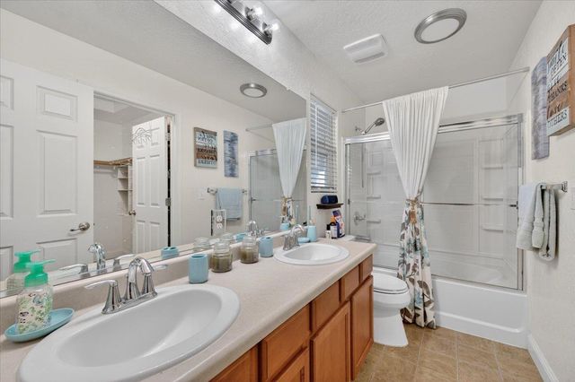 5861 E Platt Avenue, Fresno, CA 93727