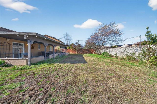 5861 E Platt Avenue, Fresno, CA 93727