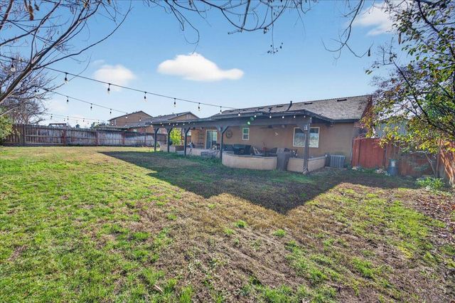 5861 E Platt Avenue, Fresno, CA 93727