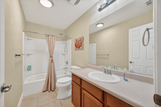 5861 E Platt Avenue, Fresno, CA 93727