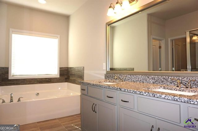 121 Bluecoat Trail, Byron, GA 31008