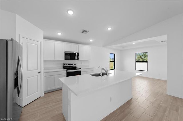 8043 Windswept CIR, Labelle, FL 33935