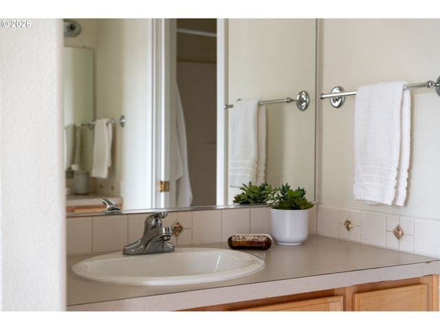 1405 Ne VILLAGE St, Fairview, OR 97024