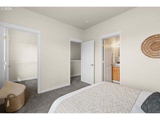 1405 Ne VILLAGE St, Fairview, OR 97024