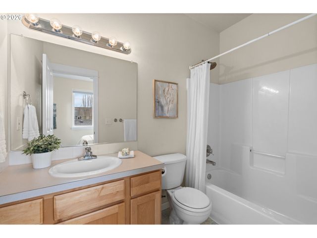 1405 Ne VILLAGE St, Fairview, OR 97024