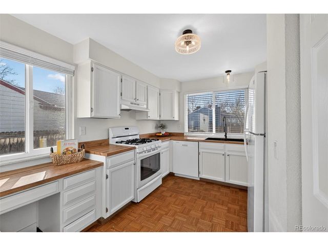 7586 Chase St, Arvada, CO 80003