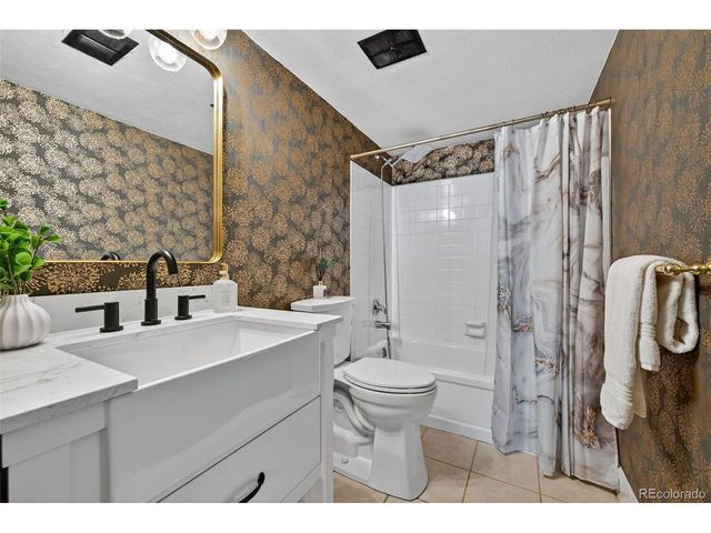 7586 Chase St, Arvada, CO 80003