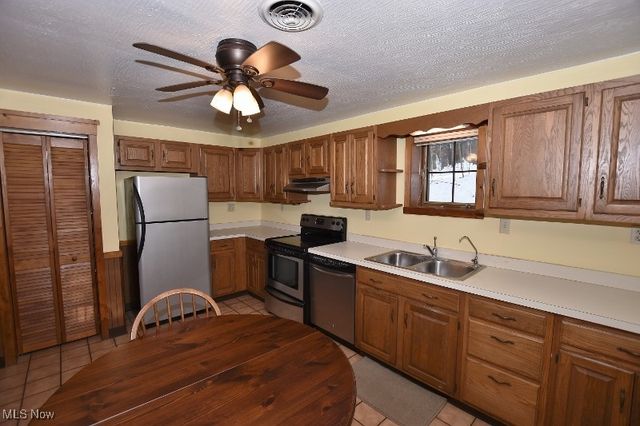 9316 Lakewood Drive NE, Mineral City, OH 44656