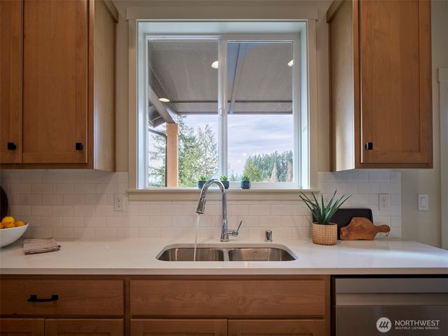 125 Brook Valley Road, Kelso, WA 98626