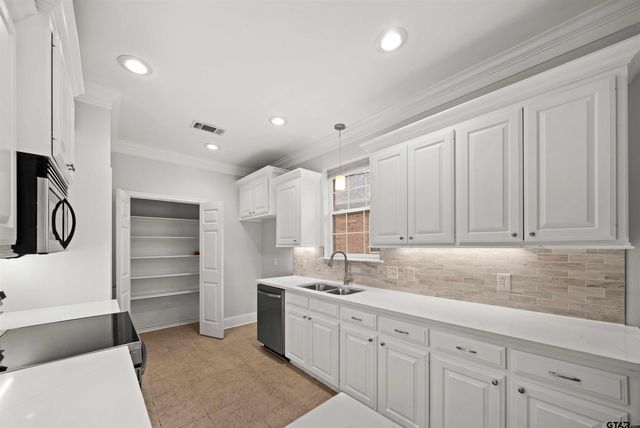 5803 Cross Creek Circle, Tyler, TX 75703