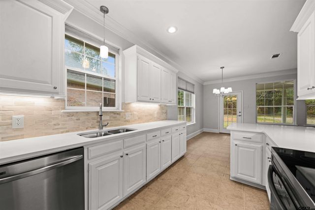 5803 Cross Creek Circle, Tyler, TX 75703