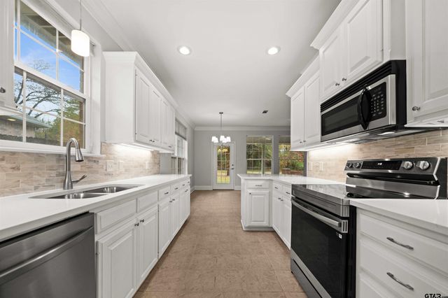 5803 Cross Creek Circle, Tyler, TX 75703
