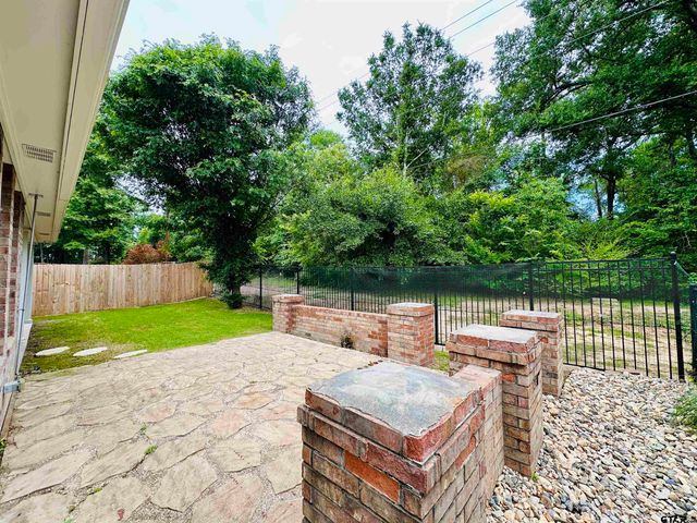 5803 Cross Creek Circle, Tyler, TX 75703