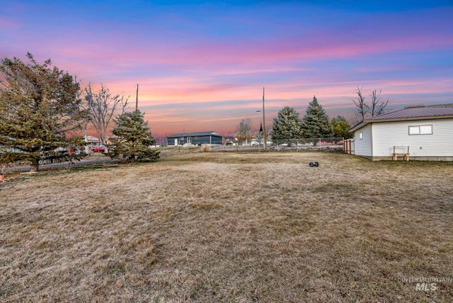 161 W Hagerman Ave, Hagerman, ID 83332