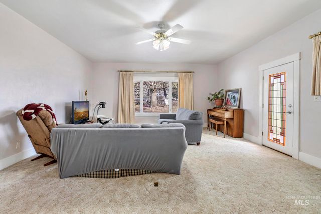 161 W Hagerman Ave, Hagerman, ID 83332