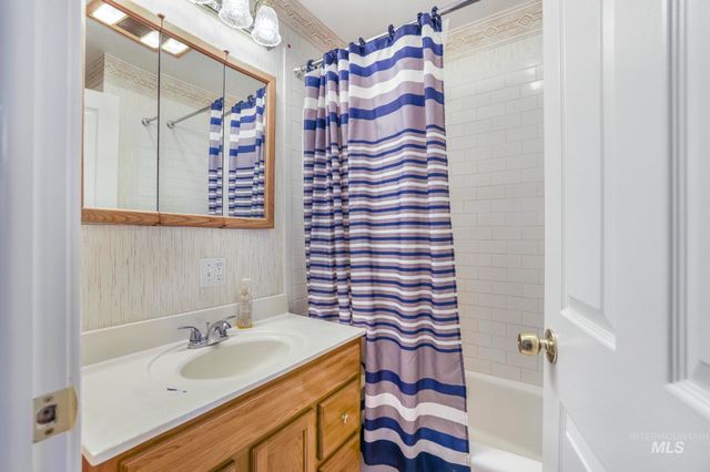 161 W Hagerman Ave, Hagerman, ID 83332