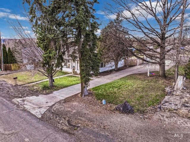 161 W Hagerman Ave, Hagerman, ID 83332